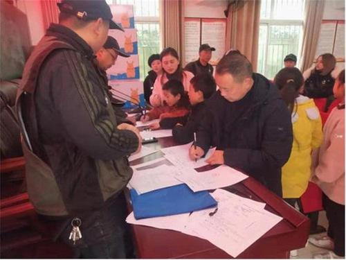 南江幻影户外爱心团队捐赠活动走进南江县赤溪九义校