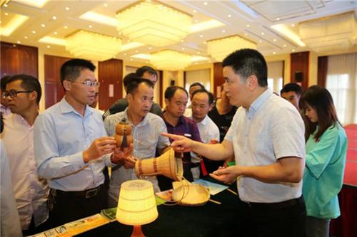 青神县：云华竹旅有限公司总经理陈岚获“全国劳动模范和先进工作者”称号