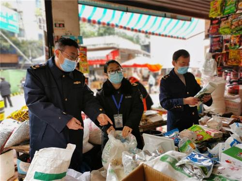 青神县：农贸市场“卫士”守护百姓“菜篮子”