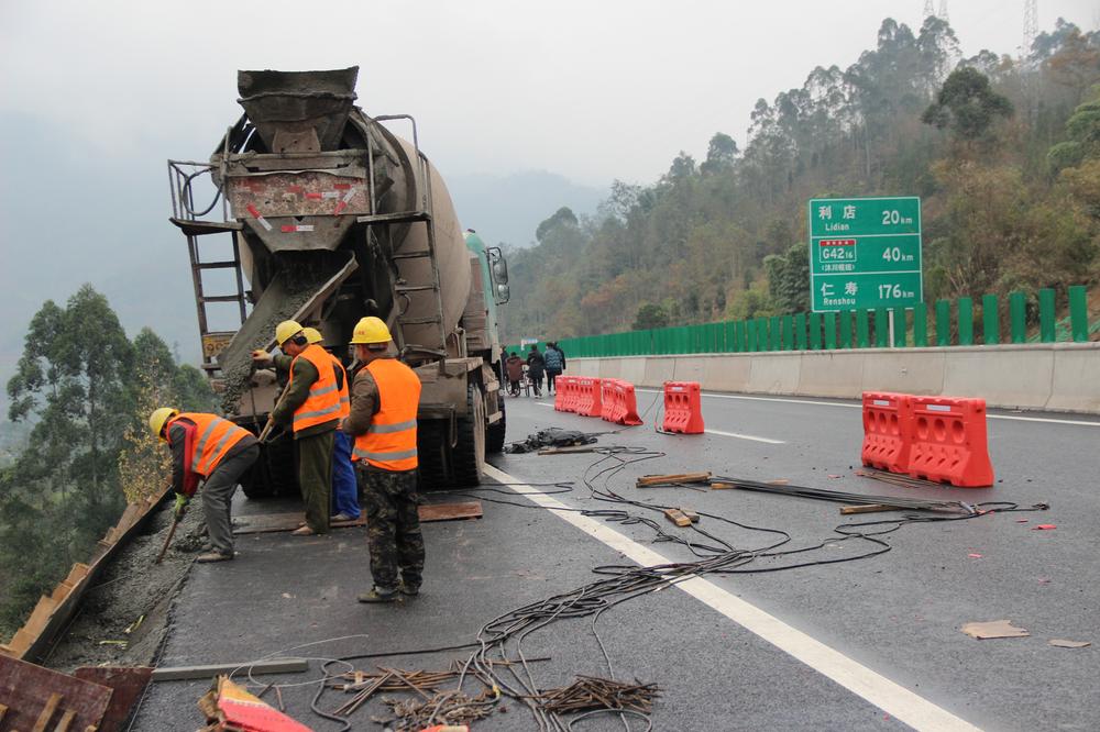 马边县迎来首条高速公路