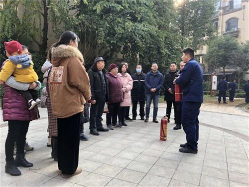 青神县：国宾城小区开展基层治理“变形记”