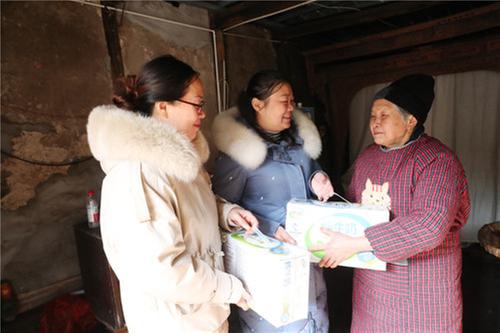东岳镇：开展走访慰问活动