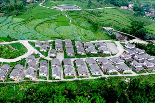 观塘镇：莲花村异地扶贫搬迁惠民生