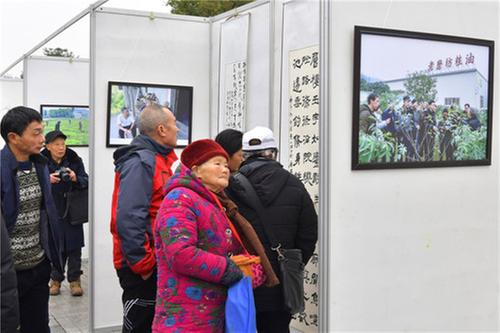 广安区政协诗书画院举办“看小康建设成果，展秀美广安新貌”文艺作品展出活动