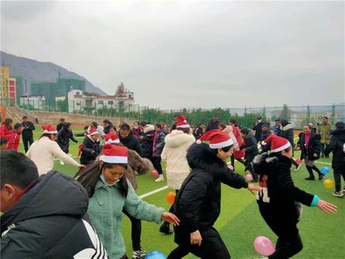 雷波县城关小学开展主题亲子活动