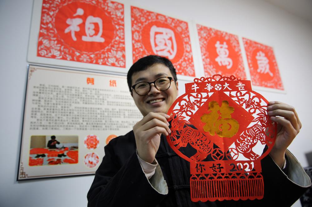 巧手剪纸迎新年