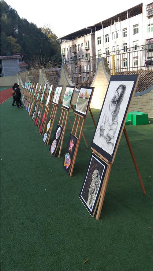 南江县：高桥九义校举办师生绘画展