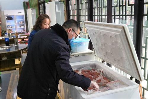 岳池县市场监督管理局严密防控把好冷链食品安全关
