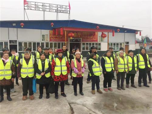 花园镇：农家乐邀请环卫工人吃团年饭