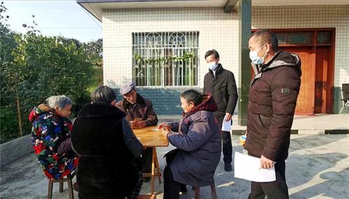 老党员+大喇叭+顺口溜 青神县疫情防控宣传“组合”入脑入心