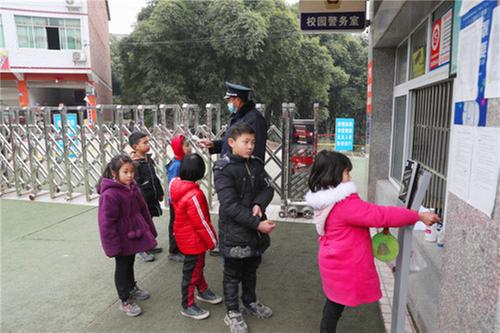 广安区彭家乡小学抓紧抓牢校园疫情防控