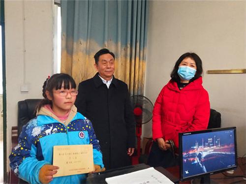 情系下一代 寒冬送温暖