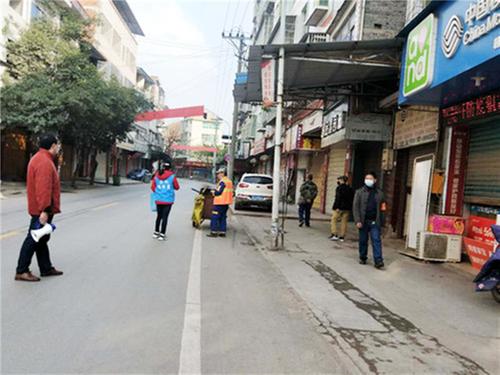 龙孔镇集中开展整治场镇环境行动