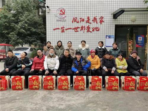 青神县：青竹街道凤阳社区“两委”暖心送上新春祝福