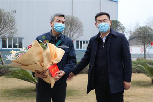 广汉市领导集中走访慰问优秀科技人才