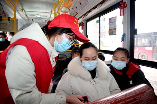 纳溪区：情满旅途 青春力量助力平安春运