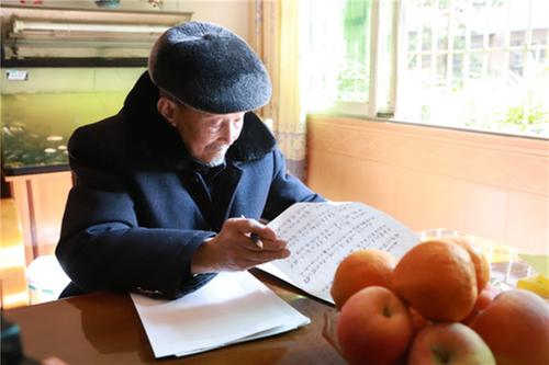 离休不离党 永远跟党走