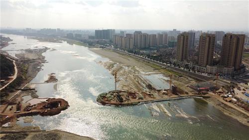 彭山区岷江大桥基础全面完成  承台及墩柱工程进度过半