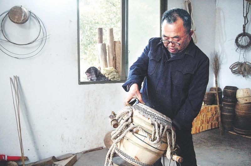 李小青：与牛皮鼓相伴50年的“守艺人”