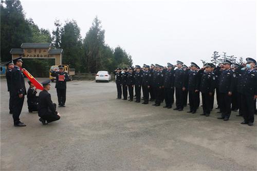 华蓥公安前往华蓥山起义纪念馆感悟革命精神