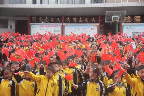 通川区第二小学校举行春季开学典礼