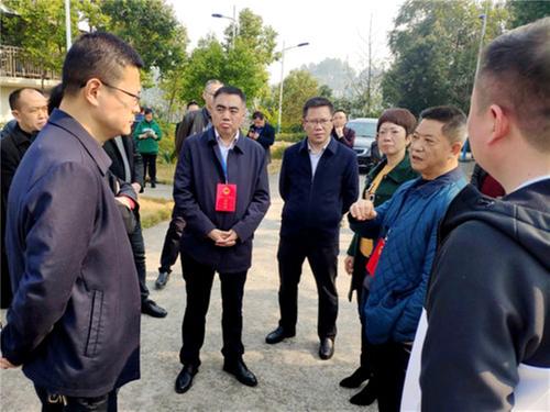 武胜县人大视察农村集中供水保障工程建设工作