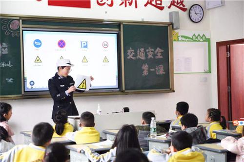 武胜县：上好交通安全“第一课”