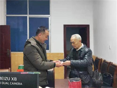 广安区：老党员朱思国1万元特殊党费献给建党100周年华诞