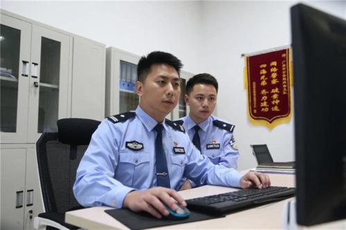 不改初心的“警营名探”