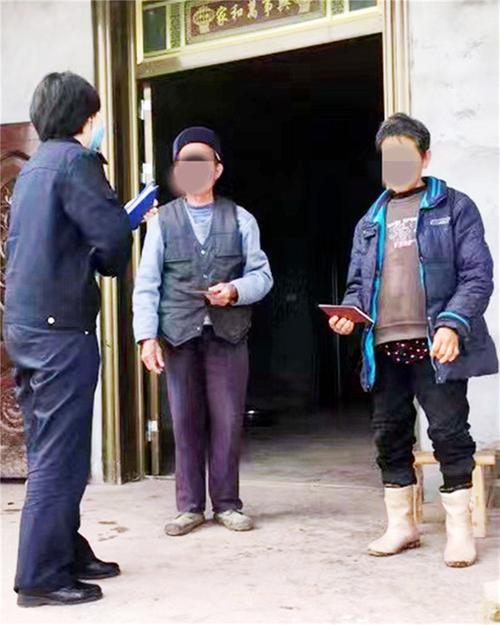 华蓥民警助群众补录户口