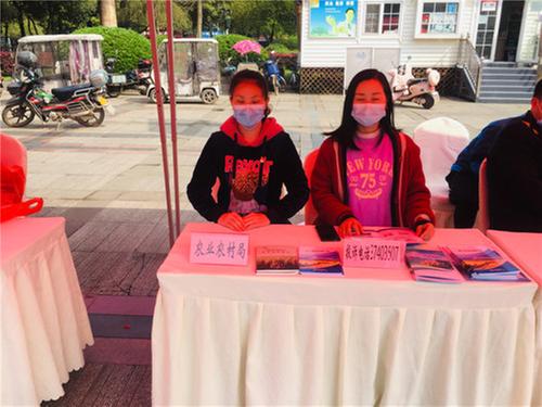 洪雅县：农业农村局组织党员干部参加315消费者权益日活动