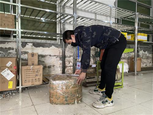 彭山区：开展“3.15”集中销毁假冒伪劣商品行动