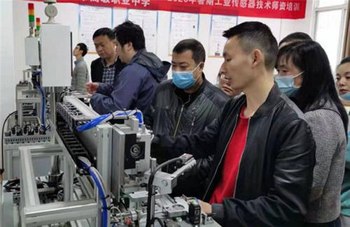 简阳职高携手成都石化工业学校共谋省示范校建设新篇章