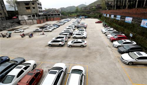 川煤集团华荣公司绿水洞煤矿：免费停车让职工安心放心