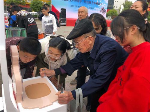 文化科技卫生“三下乡” 多悦镇群众家门口享知识盛宴