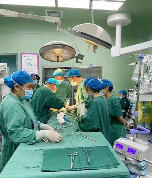 华西广安医院成功开展广安市首例继发性甲旁亢外科手术治疗