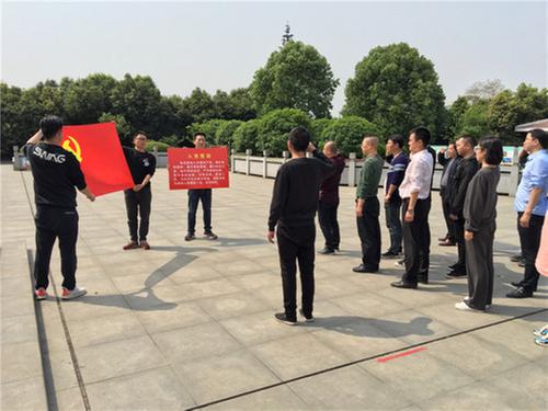 东坡区自然资源和规划局开展“守护·2021 ”清明祭英烈活动