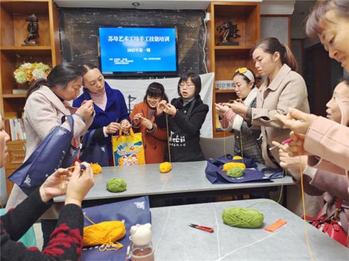 青神县：苏母艺术工坊传递“手作之爱”