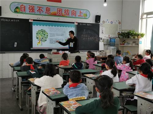 大手牵小手  学史跟党走