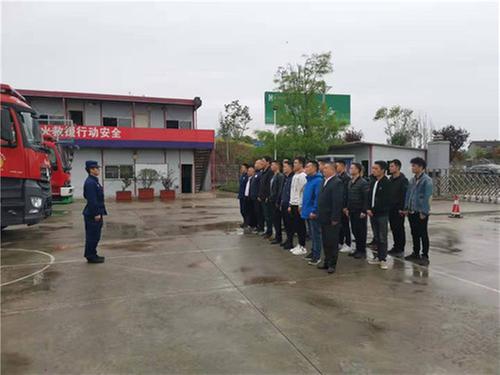 成都东部新区石板凳街道组织应急救援队伍开展消防安全培训