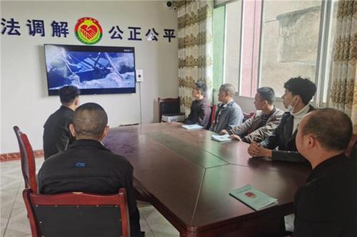 武胜县鼓匠司法所开展“看红色电影 增爱国情怀”主题教育