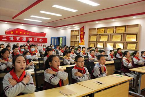 广安区关工委“立德树人”教育宣讲团走进富源小学