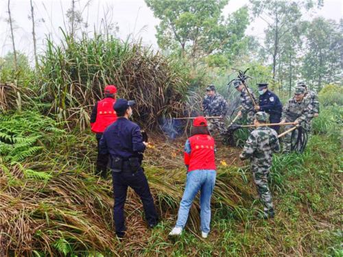 华蓥市公安局开展清明消防安全宣传工作