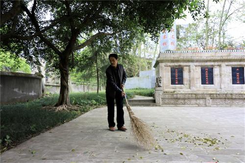 是守墓者，更是红色文化传播者