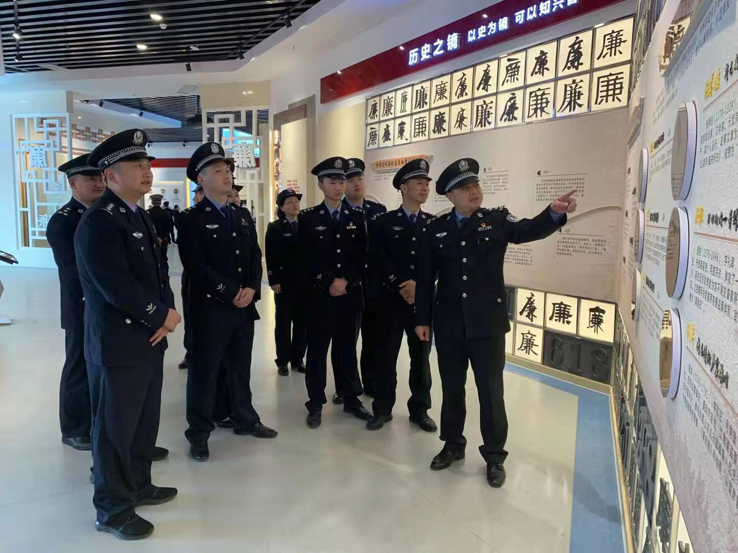 岳池县公安局组织开展“学党史、感党恩、护党旗”主题党日活动