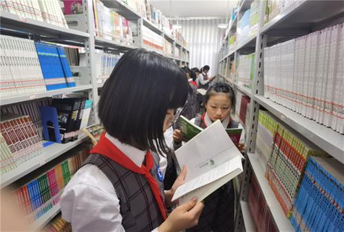 巴州区六小开展“浸润书香 幸福成长”春日阅读活动