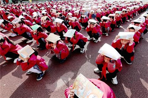 巴州区第六小学开展地震应急逃生演练活动