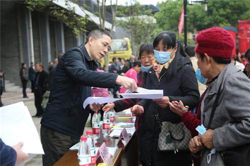 办实事惠民生 送服务暖人心