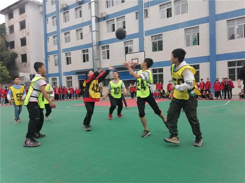 长赤镇：桥梁小学举行首届球类运动会