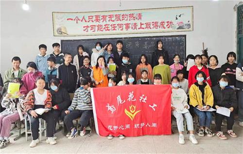 南充市嘉陵区鸢尾花社工中心开展巾帼宣讲进学校心理团辅活动